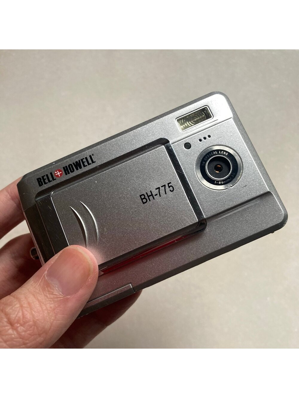 Bell & Howell BH-775 6MP Lofi Digital Toy Camera Compact Point and Shoot